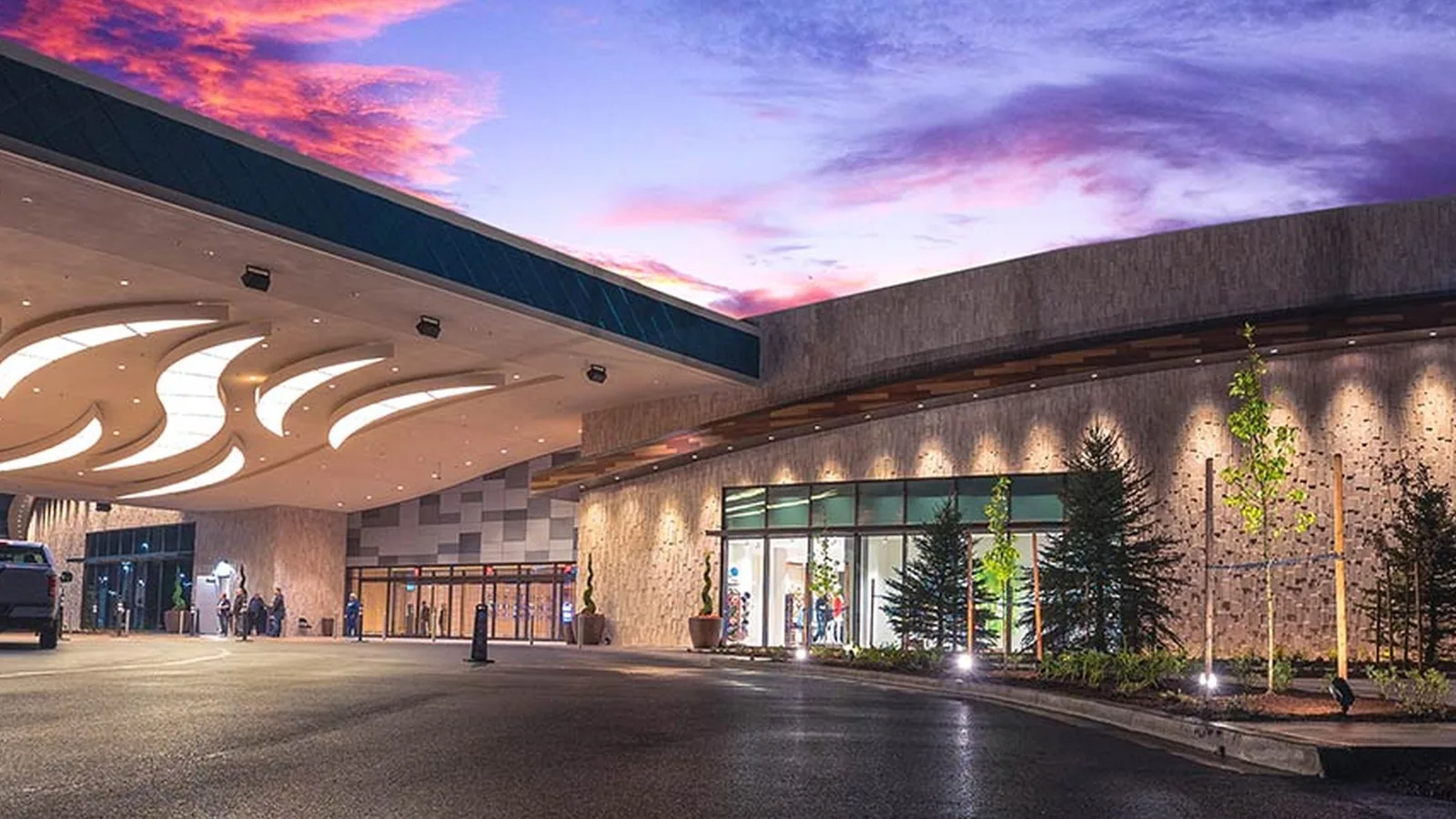 ilani casino resort entrance at dusk in Ridgefield, WA